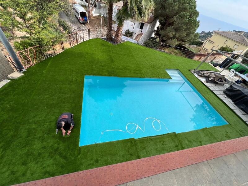 Proyecto de césped artificial en chalet de Barcelona